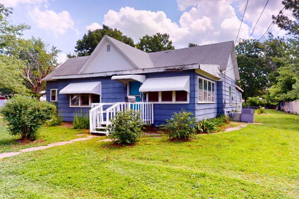 Mooneyham Curtis & Sons