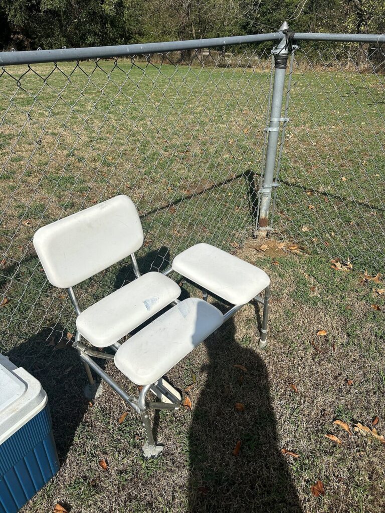 Aluminum-frame folding bench seat with cushions
