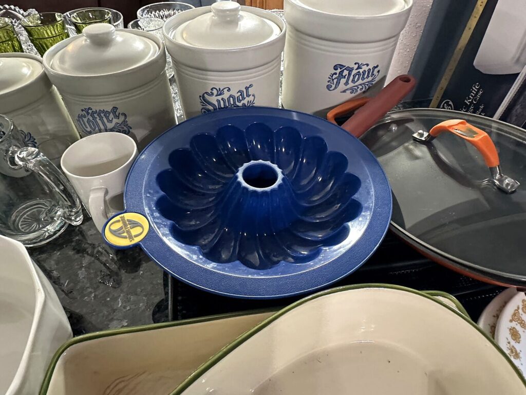 Pfaltzgraff Yorktowne canister set, green glass goblets and bundt pan