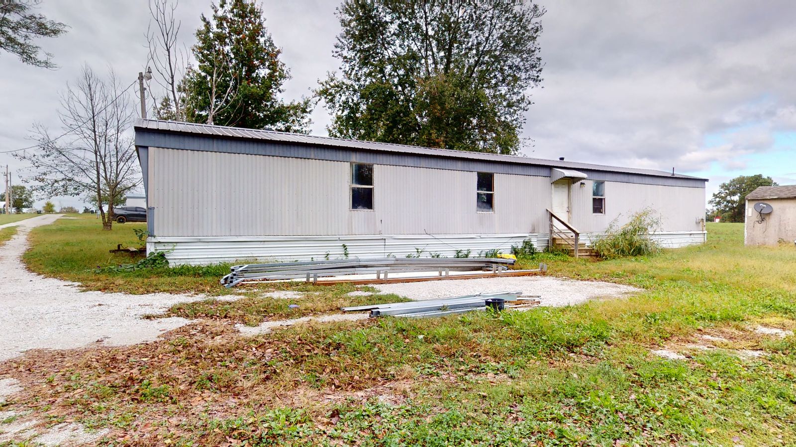1994 manufactured home (Trailer 4), Estate of Thomas E. Senkevech auction, 17014 E. Long Knife Rd., Nevada, MO — Exterior
