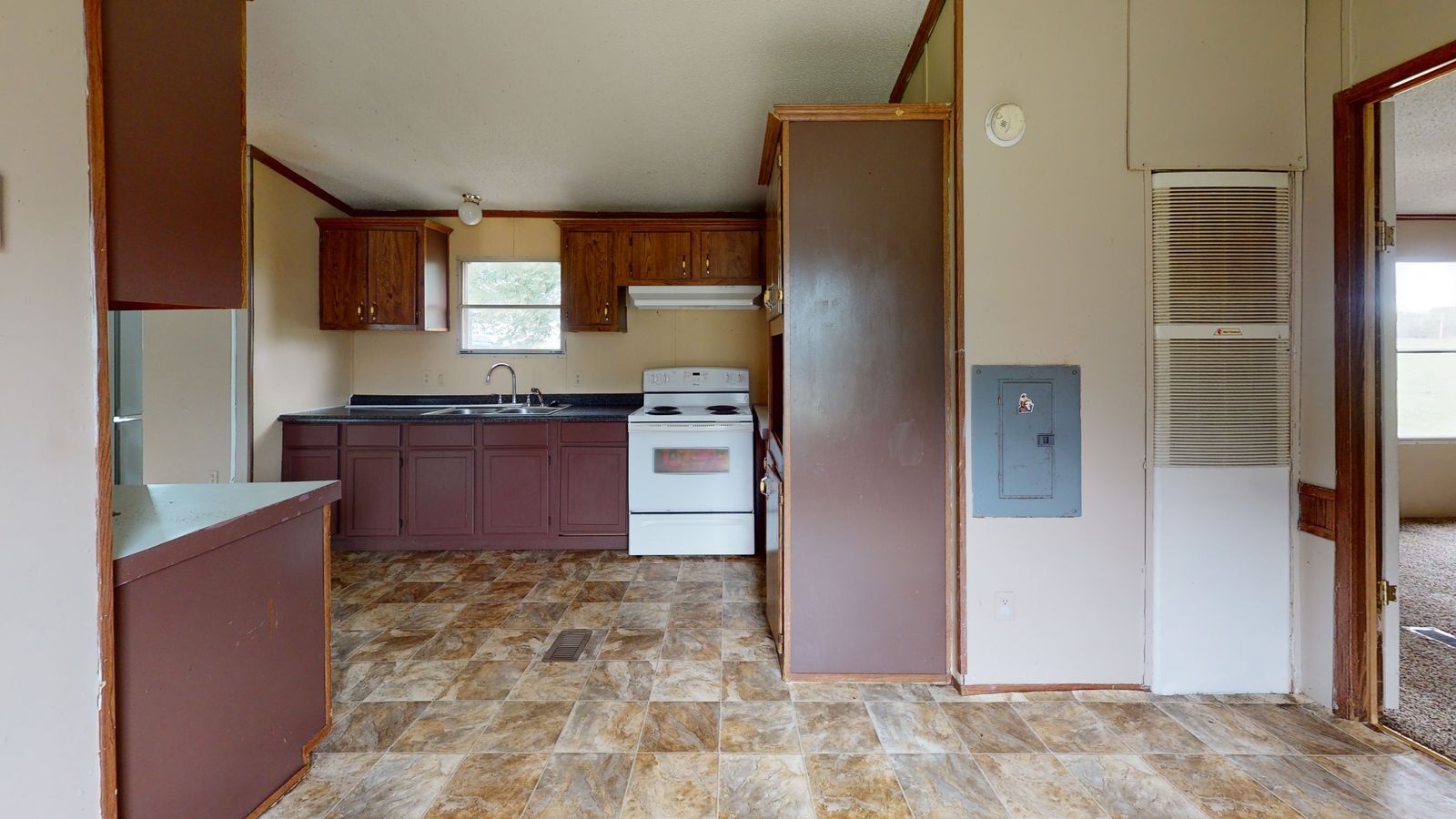 1994 manufactured home (Trailer 4), Estate of Thomas E. Senkevech auction, 17014 E. Long Knife Rd., Nevada, MO — Kitchen