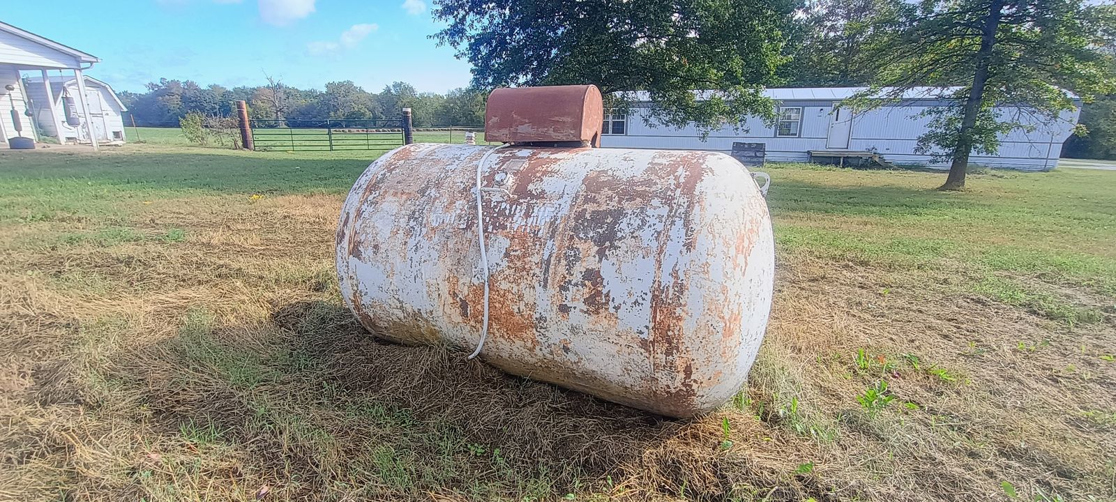 Propane tank — personal property, Estate of Thomas E. Senkevech auction, 17014 E. Long Knife Rd., Nevada, MO